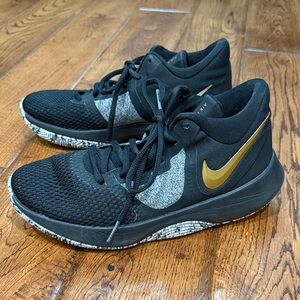 Nike Air Precision 2 men's basketball shoe,  black golf, sz 7 EUC, AA7069-090.